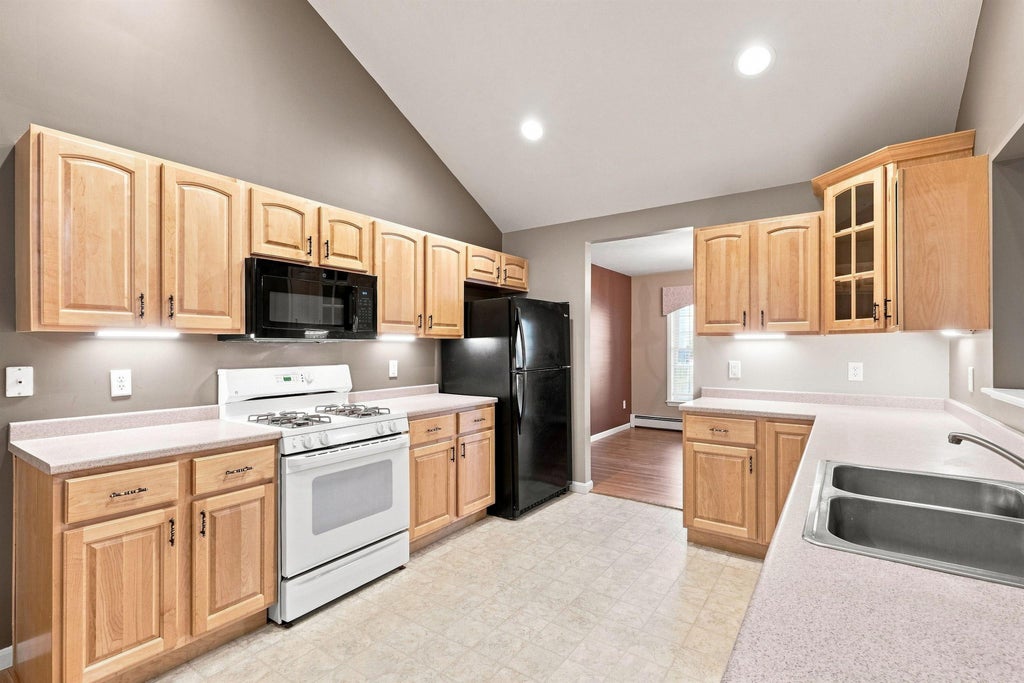Photo of 6 Holly Circle, Bow, NH 03304 (MLS # 5109029)