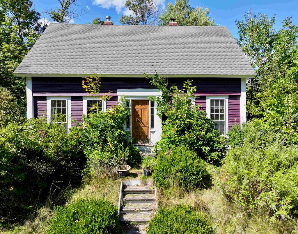 Photo of 225 Concord Stage Road, Weare, NH 03281 (MLS # 5103533)
