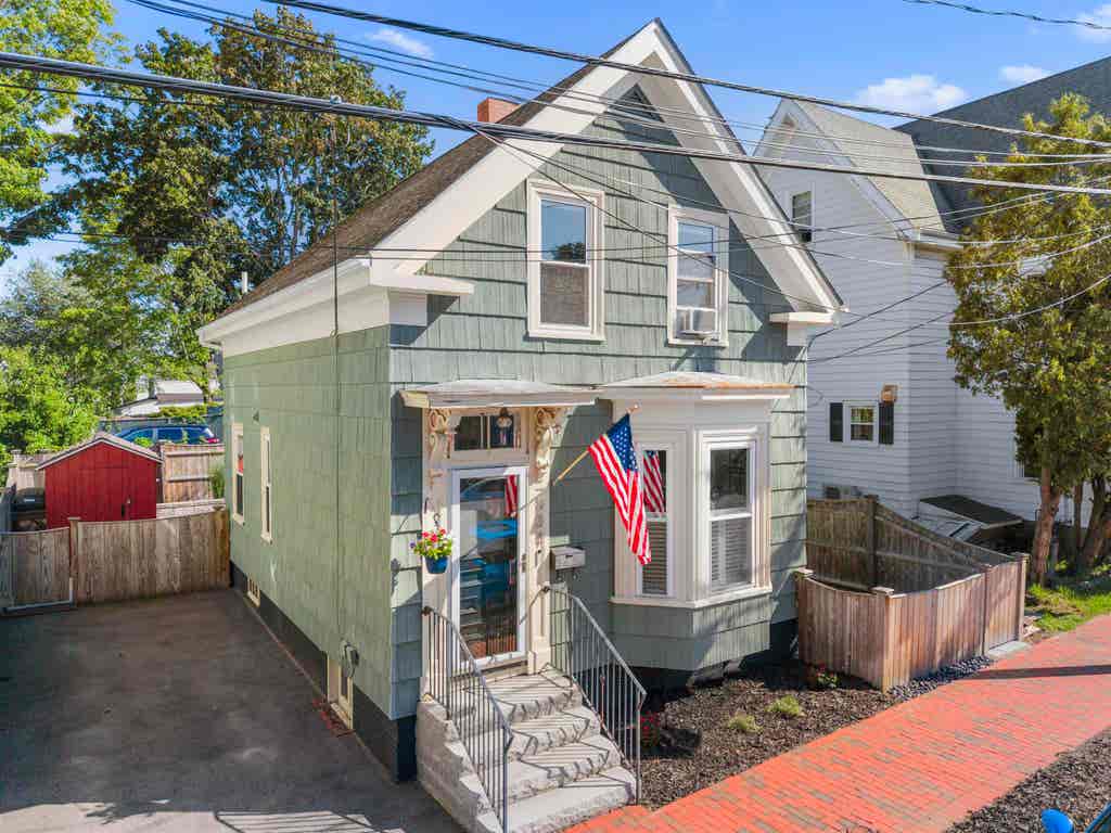 Photo of 834 State Street, Portsmouth, NH 03801 (MLS # 5103680)