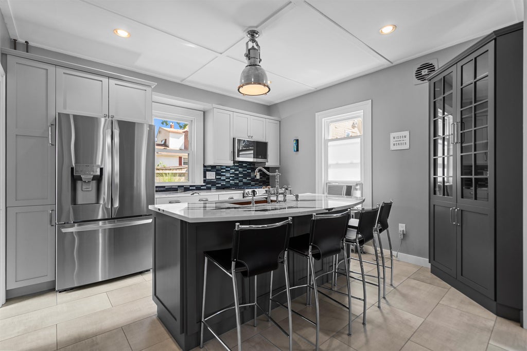 Photo of 834 State Street, Portsmouth, NH 03801 (MLS # 5103680)