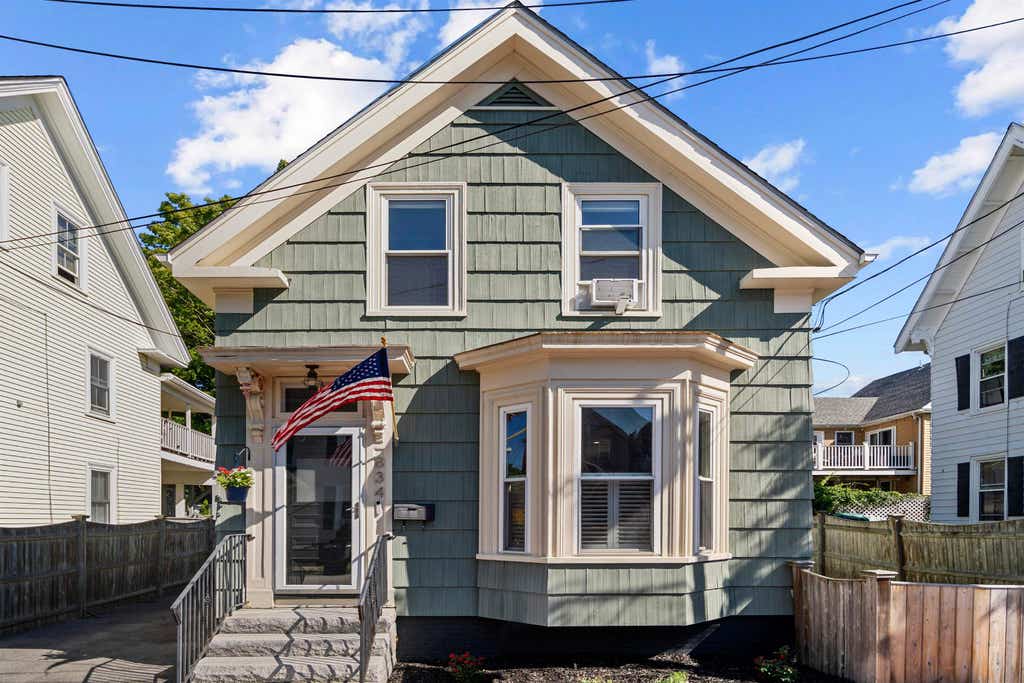 Photo of 834 State Street, Portsmouth, NH 03801 (MLS # 5103680)