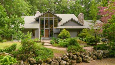 Photo of 5 Farmington Road, Amherst, NH 03031 (MLS # 5099689)