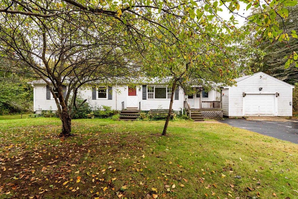 Photo of 15 Harriman Road, Plaistow, NH 03865 (MLS # 5111519)