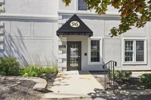 Photo of 96 River Road #203, Manchester, NH 03104 (MLS # 5105645)