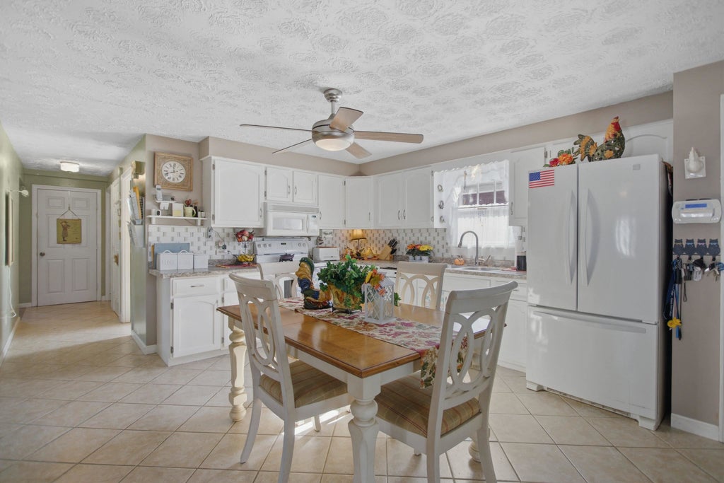 Photo of 260 Blucher Street, Manchester, NH 03102 (MLS # 5115294)