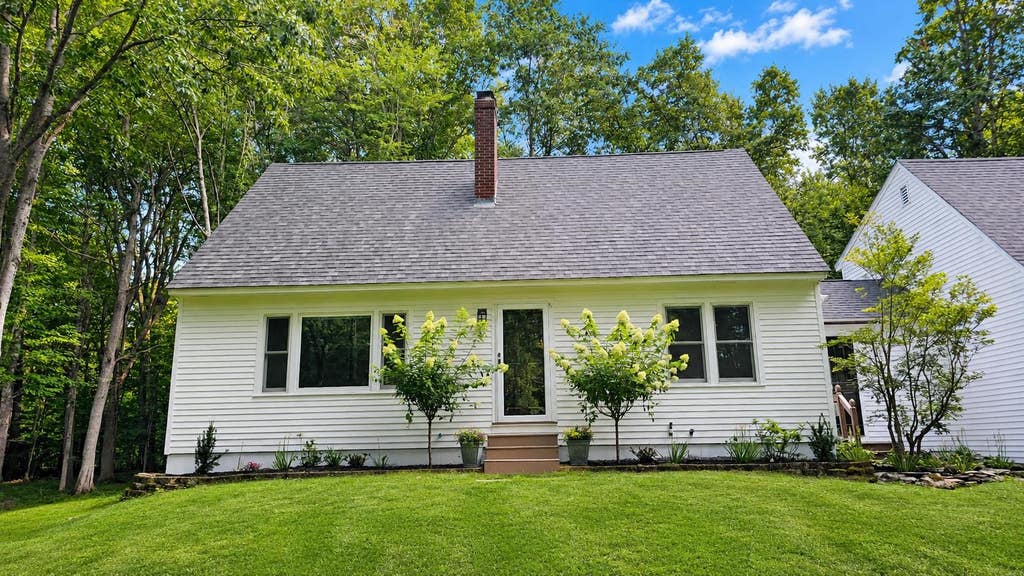 Photo of 16 Moharimet Drive, Madbury, NH 03823 (MLS # 5104902)