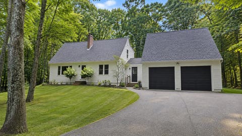 Photo of 16 Moharimet Drive, Madbury, NH 03823 (MLS # 5104902)