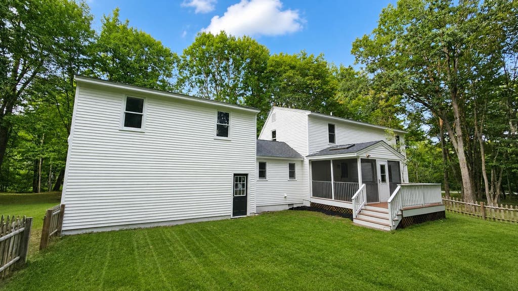 Photo of 16 Moharimet Drive, Madbury, NH 03823 (MLS # 5104902)