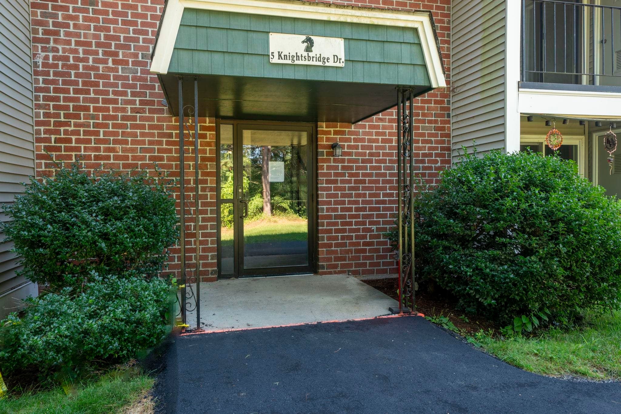 5 Knights Bridge Drive K207