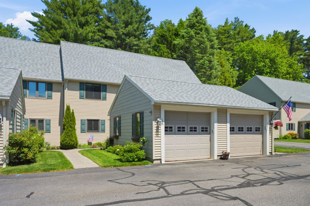 Photo of 10 Hampton Towne Estate, Hampton, NH 03842 (MLS # 5092688)