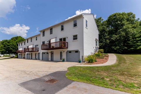 Photo of 62 Lochmere Lane, Nashua, NH 03063 (MLS # 5099864)