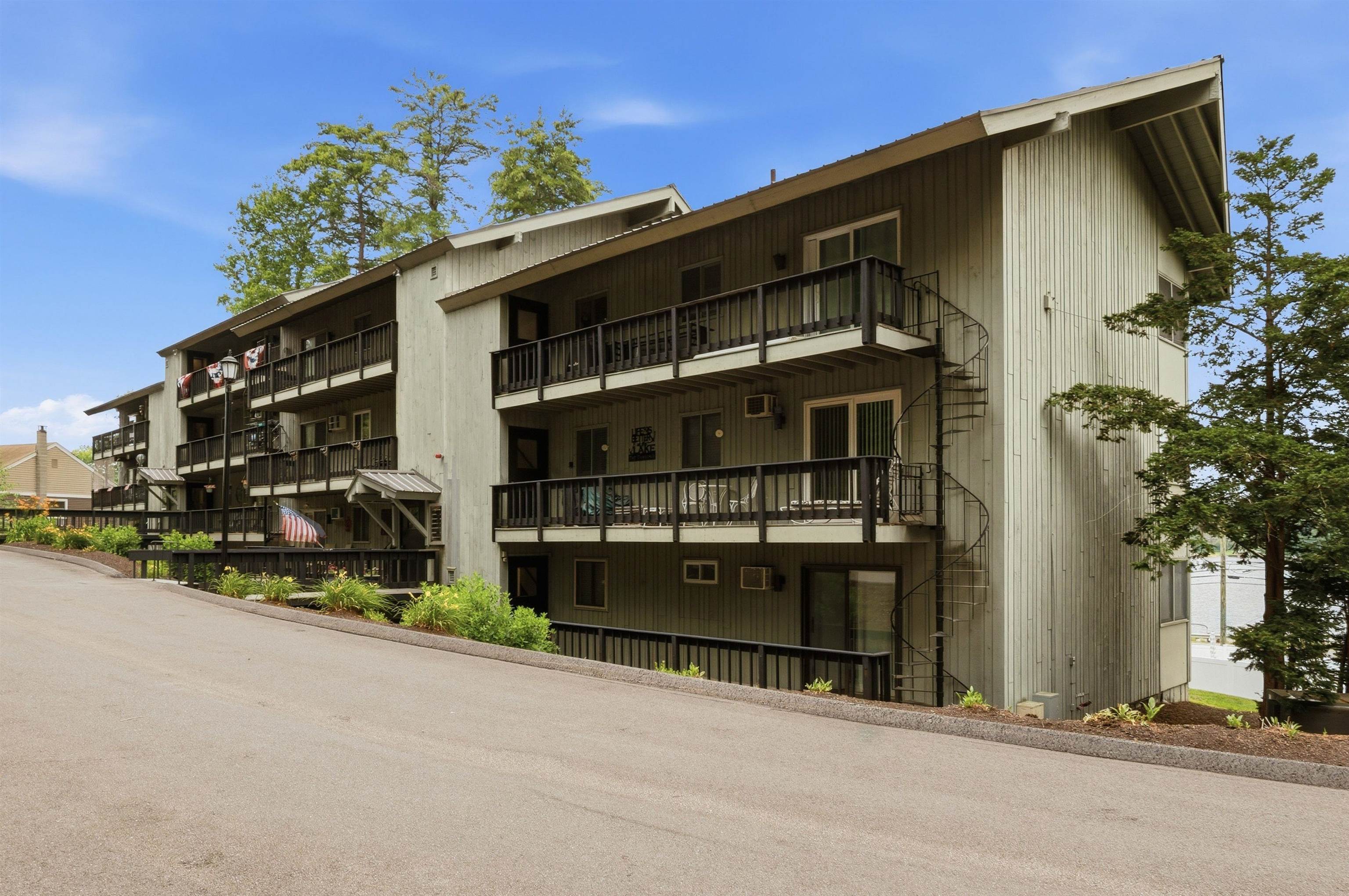 883 Weirs Boulevard 1