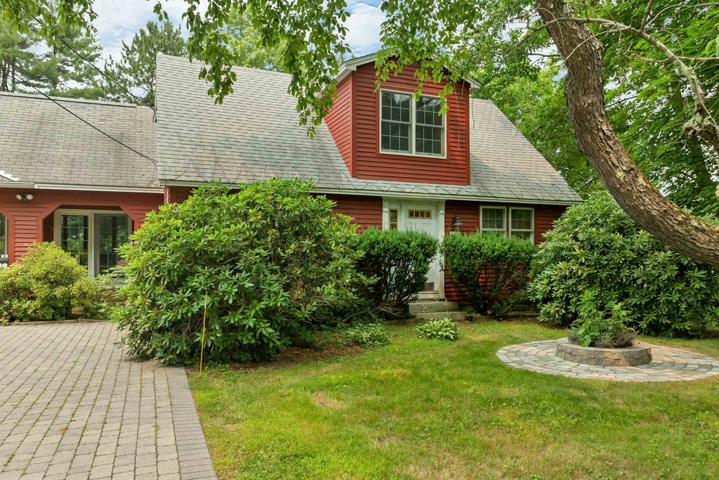 Photo of 4 Highland Avenue, Goffstown, NH 03045 (MLS # 5101047)
