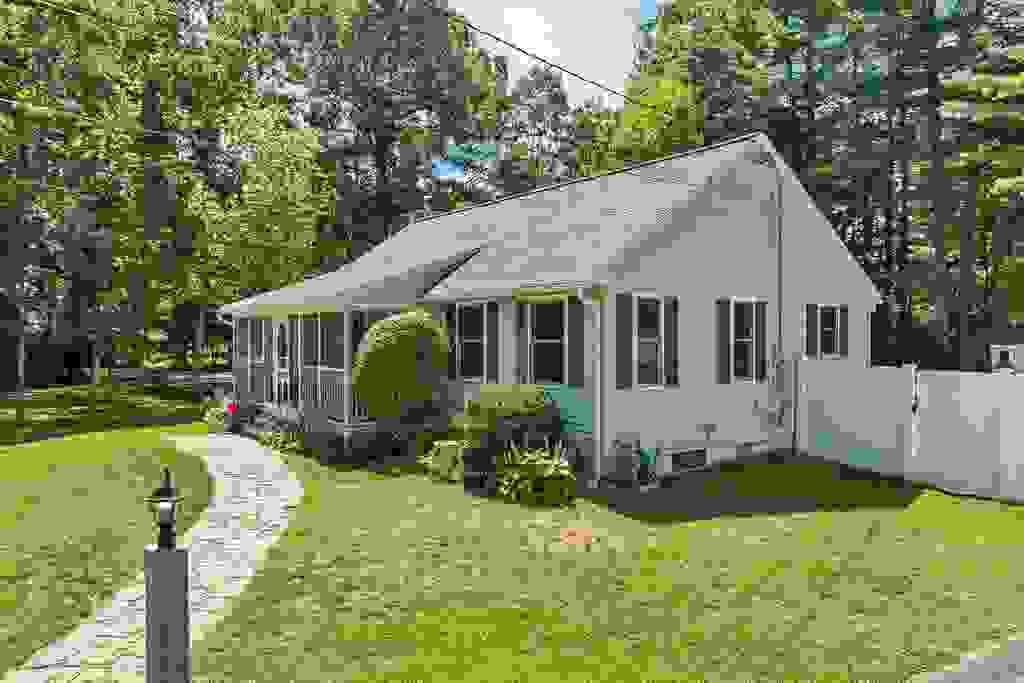Photo of 6 Putney Avenue, Concord, NH 03301 (MLS # 5103789)