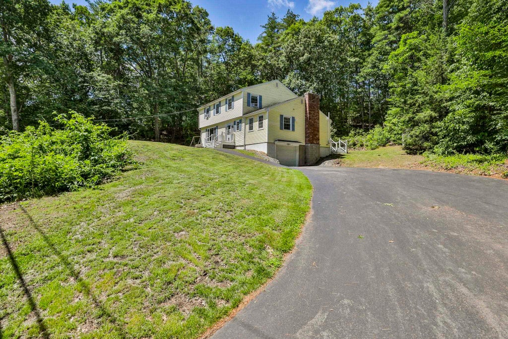 Photo of 15 Castle Hill Road, Pelham, NH 03076 (MLS # 5115446)