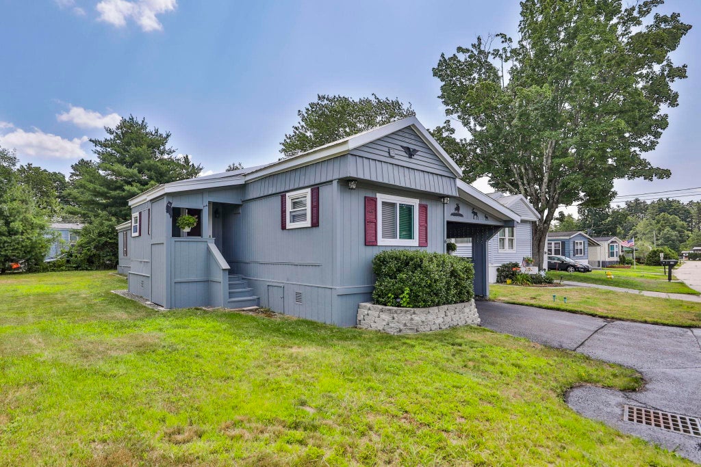 Photo of 6 Cottonwood Lane, Merrimack, NH 03054 (MLS # 5100382)