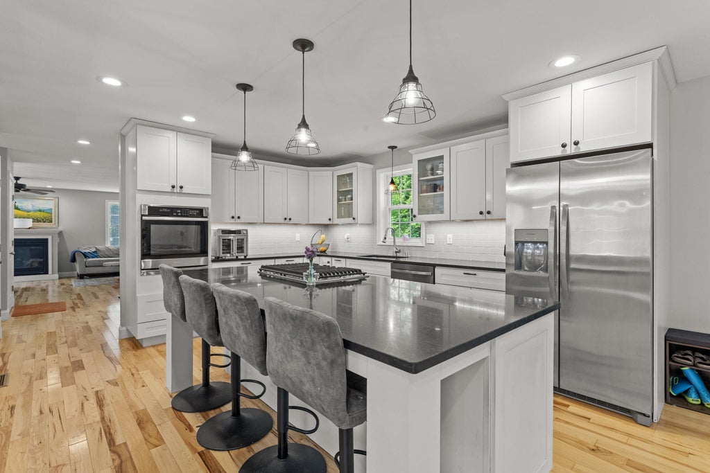 Photo of 594 Kearsarge Avenue, Hopkinton, NH 03229 (MLS # 5094787)