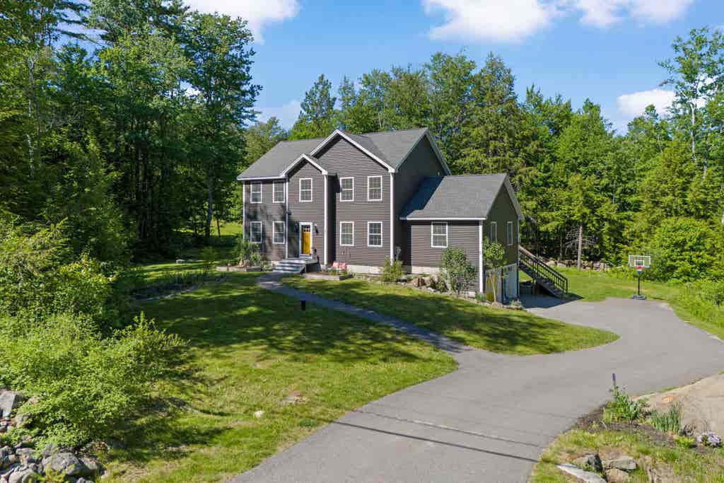 Photo of 594 Kearsarge Avenue, Hopkinton, NH 03229 (MLS # 5094787)