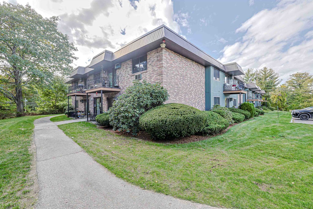 Photo of 13 Strawberry Bank Road #10, Nashua, NH 03062 (MLS # 5113521)