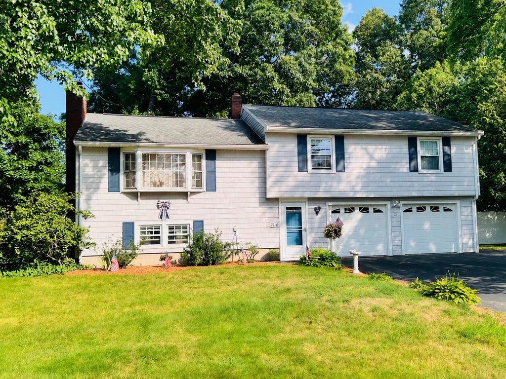 Photo of 21 Elmwood Avenue, Salem, NH 03079 (MLS # 5098605)