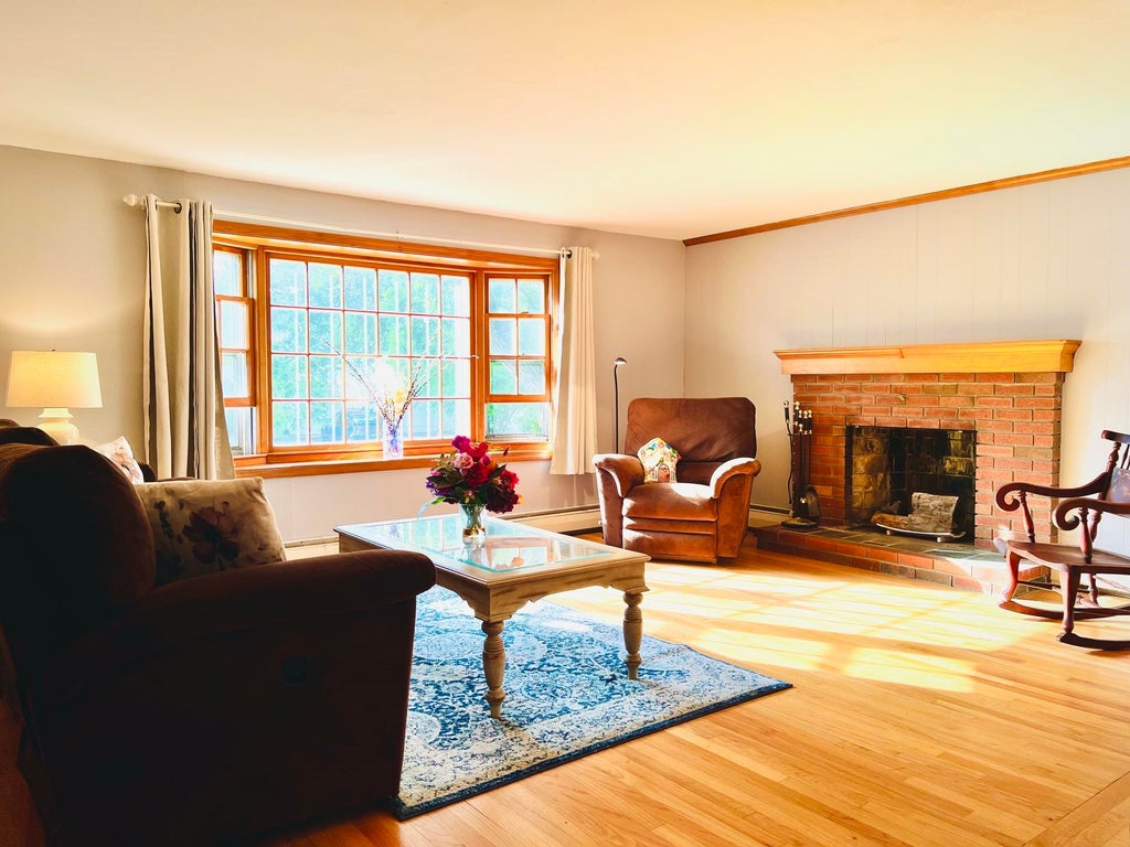 Photo of 21 Elmwood Avenue, Salem, NH 03079 (MLS # 5098605)