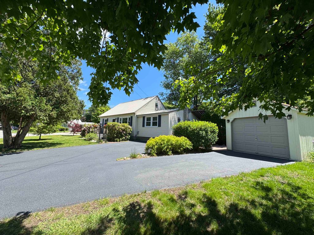 Photo of 61 Dale Drive, Keene, NH 03431 (MLS # 5101464)