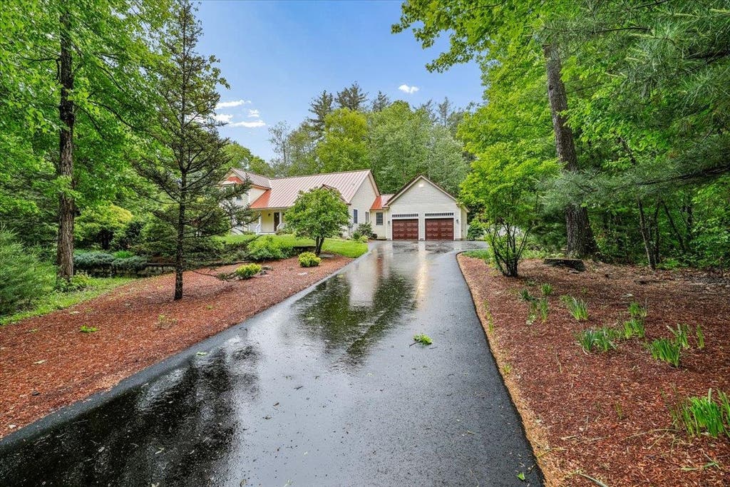 Photo of 6 Acacia Street, Merrimack, NH 03054 (MLS # 5092368)