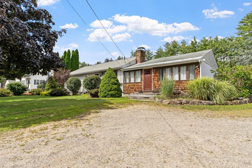 Photo of 654 Daniel Webster Highway, Merrimack, NH 03054 (MLS # 5108526)