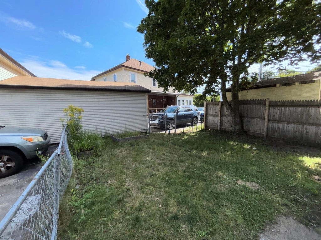 Photo of 36 Boynton Street #1, Manchester, NH 03102 (MLS # 5107474)