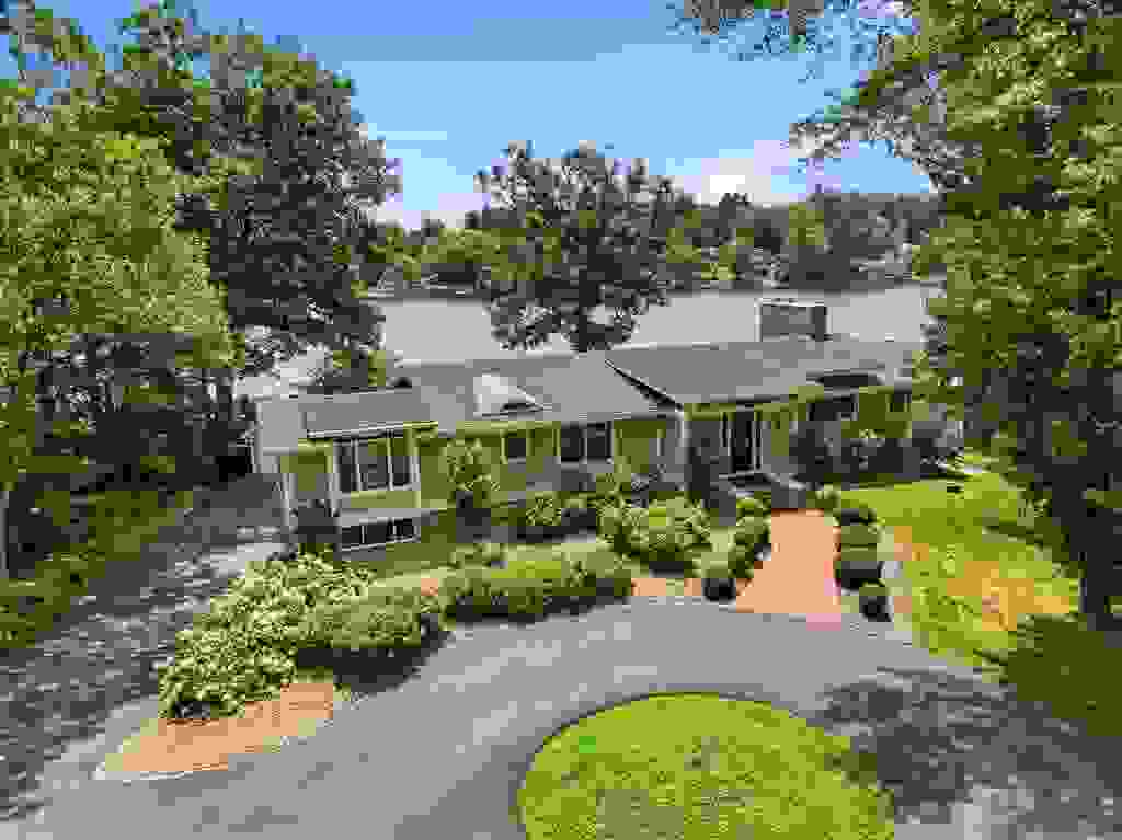 Photo of 22 Woodvue Road, Windham, NH 03087 (MLS # 5103616)