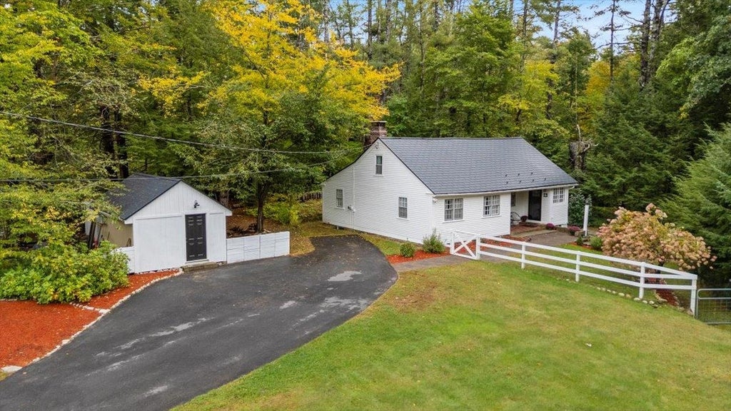 Photo of 13 Old Stagecoach Road, Hopkinton, NH 03229 (MLS # 5112348)