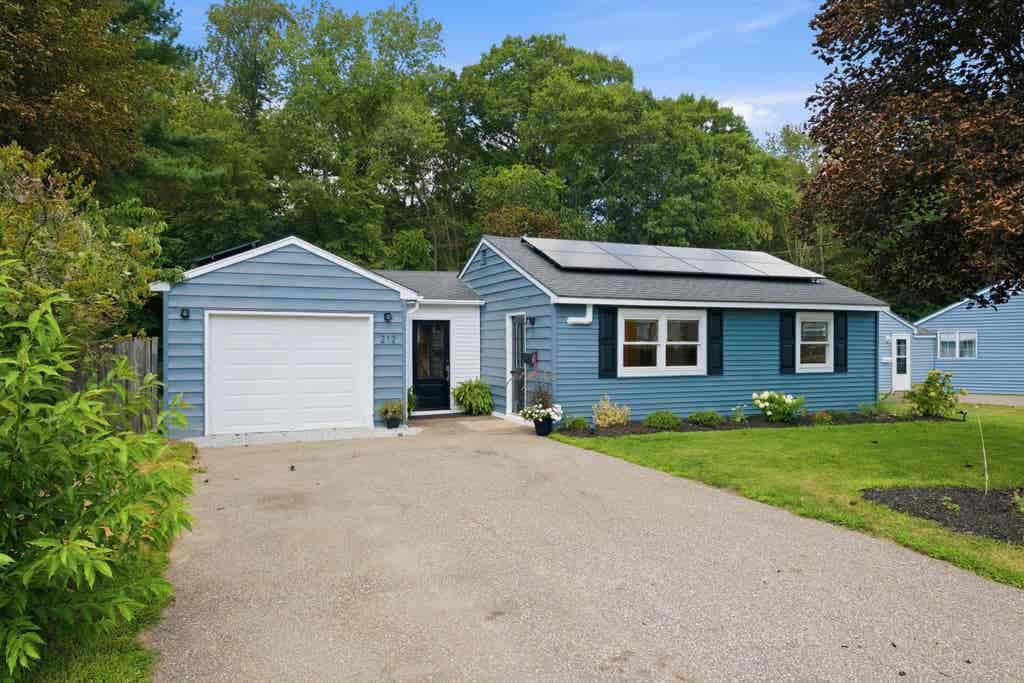 Photo of 212 Holly Lane, Portsmouth, NH 03801 (MLS # 5106340)