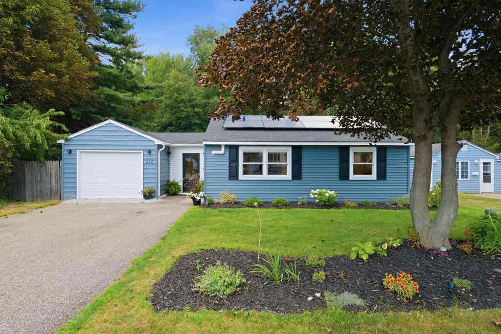 Photo of 212 Holly Lane, Portsmouth, NH 03801 (MLS # 5106340)