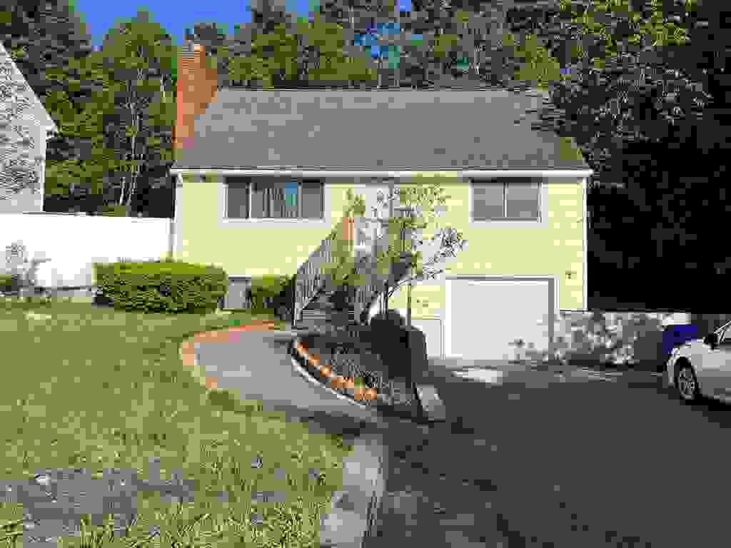 Photo of 109 Weston Road, Manchester, NH 03103 (MLS # 5091990)
