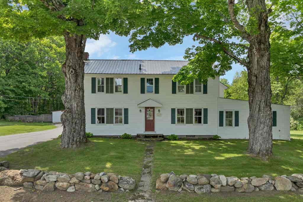 Photo of 220 Stockbridge Corner Road, Alton, NH 03809 (MLS # 5093575)
