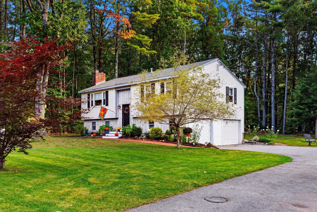 Photo of 4 Garrison Lane, Madbury, NH 03823 (MLS # 5113297)