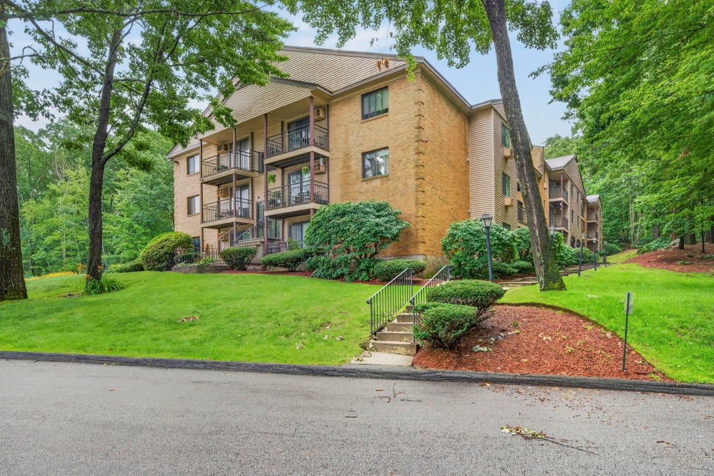 Photo of 19 Country Club Drive #1, Manchester, NH 03102 (MLS # 5102930)