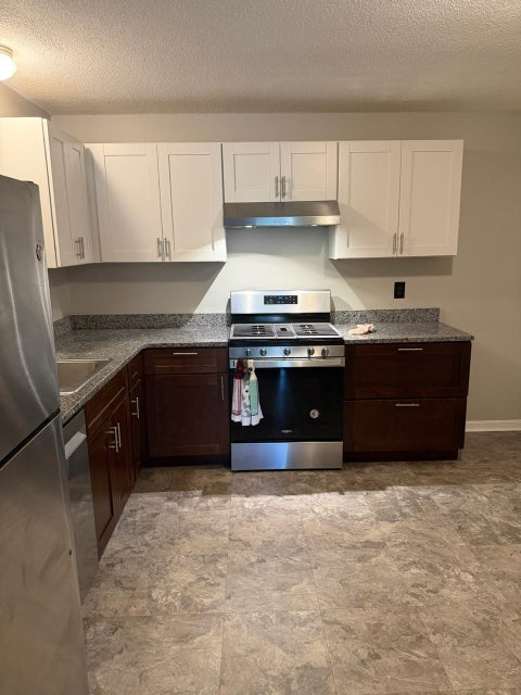 Photo of 19 Country Club Drive #1, Manchester, NH 03102 (MLS # 5102930)