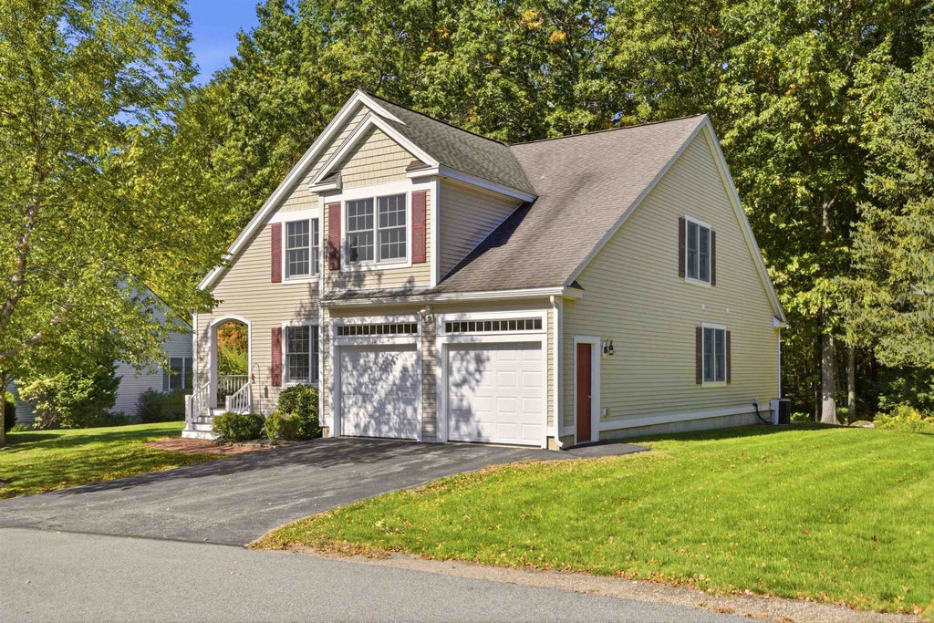 Photo of 10 Cortland Avenue, Stratham, NH 03885 (MLS # 5114056)