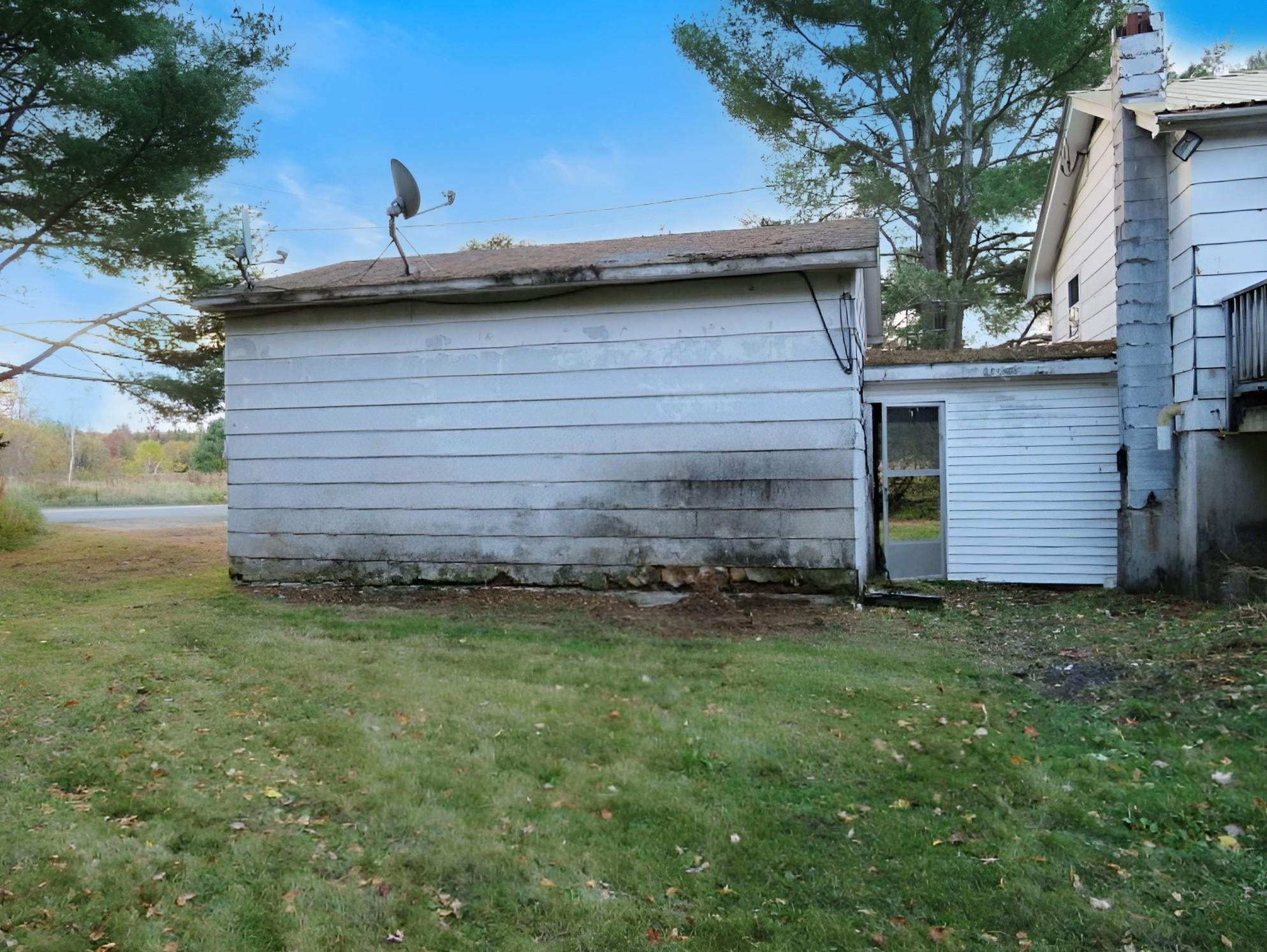 664 River Road