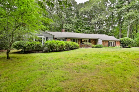 Photo of 24 Cricket Hill Drive, Amherst, NH 03031 (MLS # 5100113)