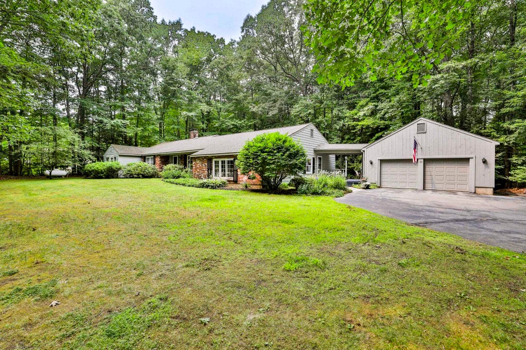Photo of 24 Cricket Hill Drive, Amherst, NH 03031 (MLS # 5100113)