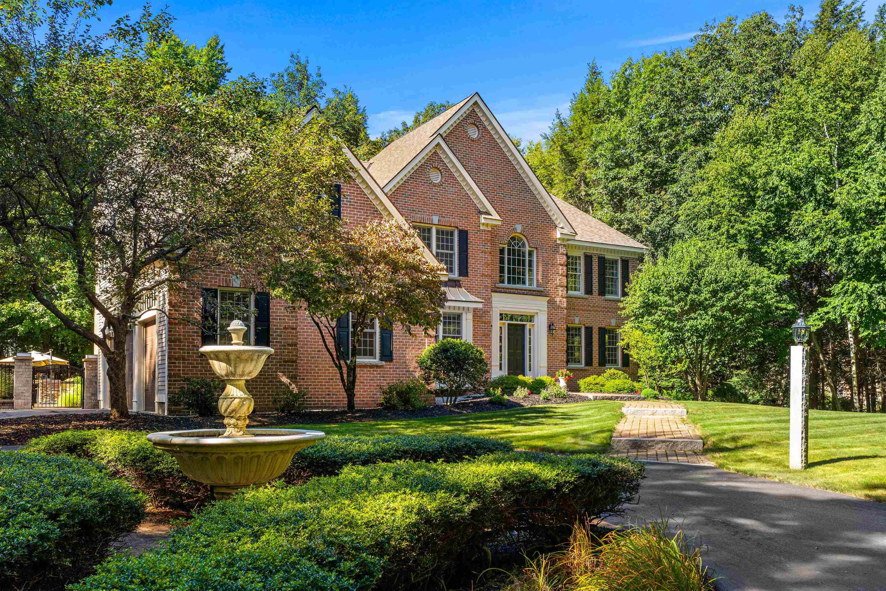 2 Rolling Woods Drive