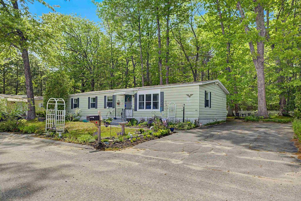 Photo of 143 Robin Hood Drive, Exeter, NH 03833 (MLS # 5091750)