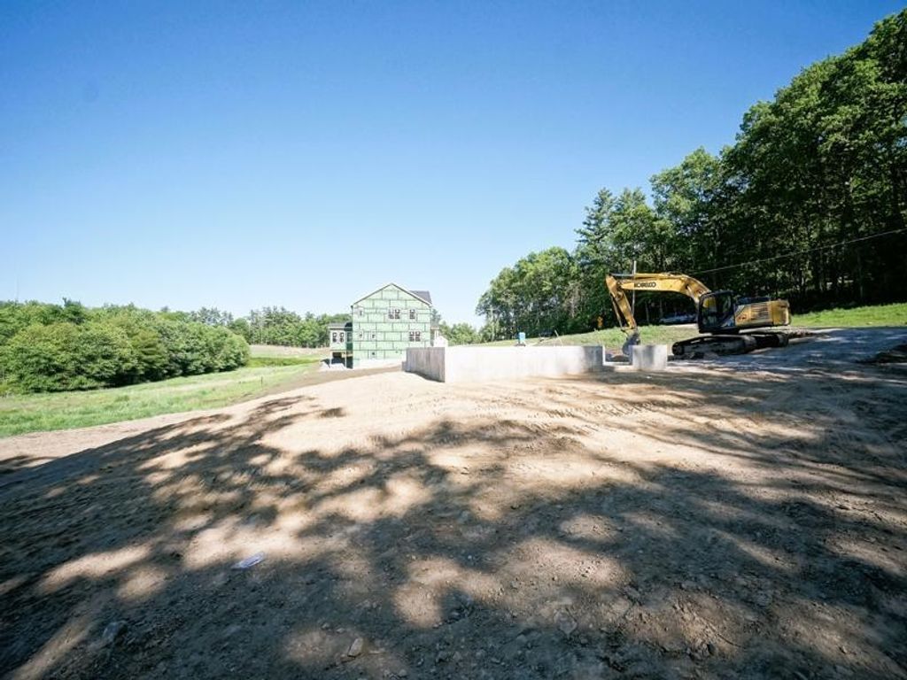 Photo of 76 Island Pond Road, Derry, NH 03038 (MLS # 5093026)