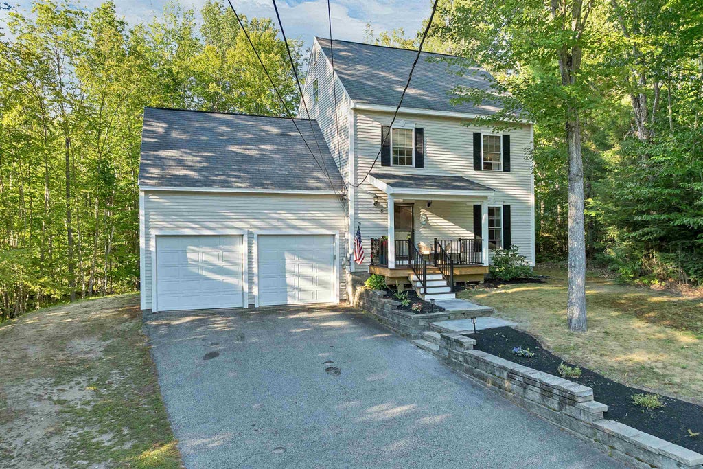 Photo of 8 Knoll Road, Wolfeboro, NH 03894 (MLS # 5108835)