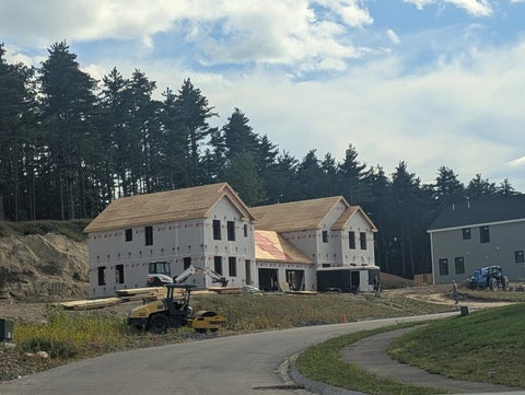 Photo of 18 Windsor Lane #70, Hudson, NH 03051 (MLS # 5092737)