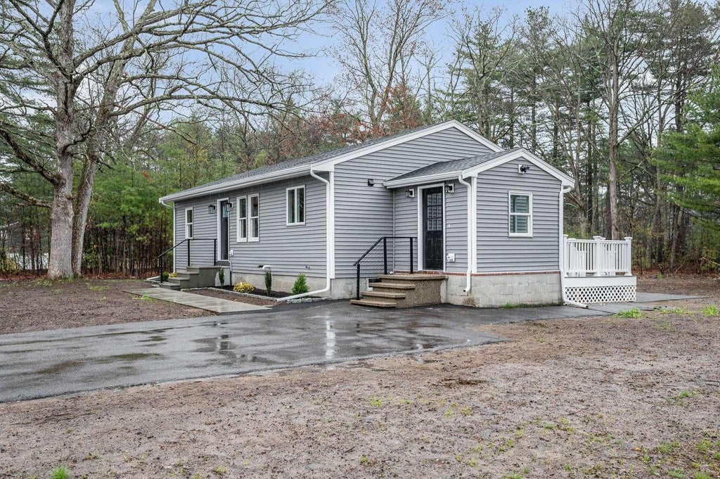 Photo of 4 Tina Avenue, Pelham, NH 03076 (MLS # 5087457)