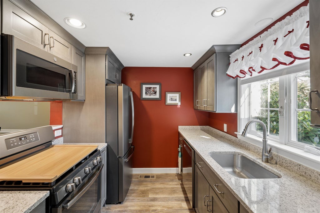 Photo of 15 Surrey Run, Dover, NH 03820 (MLS # 5104050)