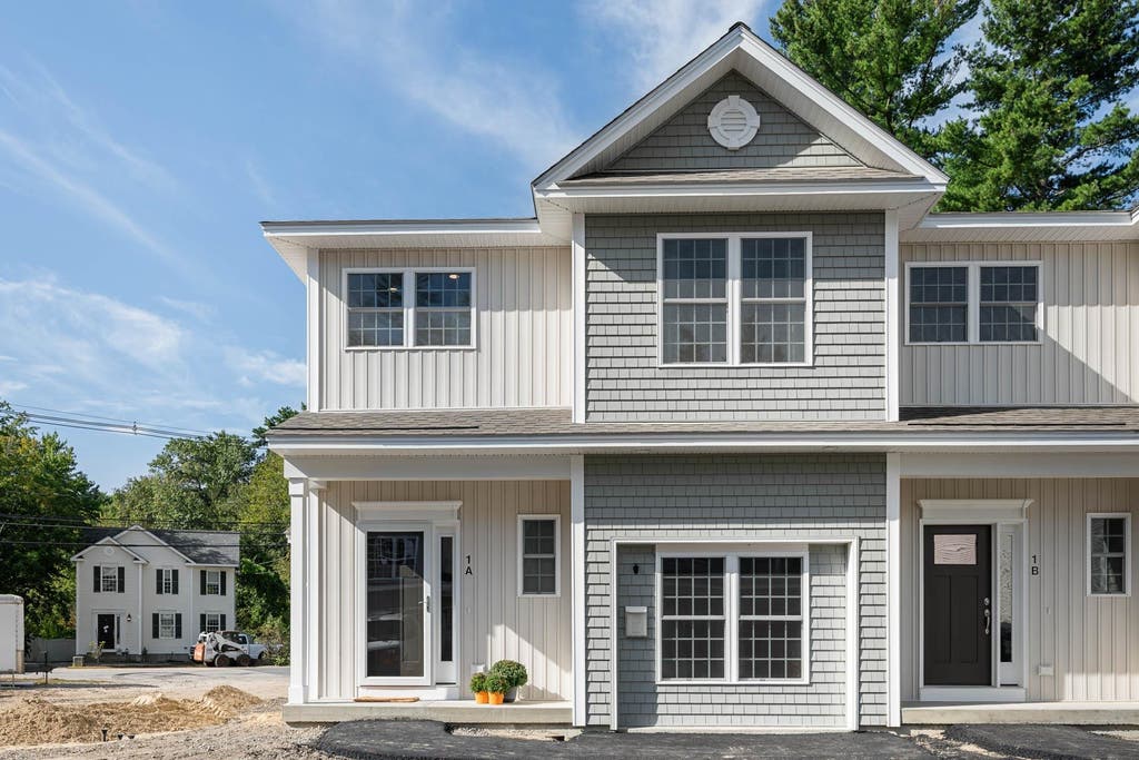 Photo of 1 Dearborn Circle, Goffstown, NH 03045 (MLS # 5101640)